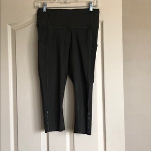 VEUC Lululemon Fast and Free Crops, size 8